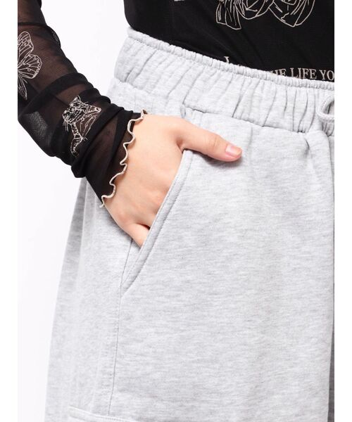 MURUA（ムルーア）の「Sarah×MURUAスウェットカーゴパンツ（スウェットパンツ・レディース・グレー/ダークグレー・FREE）」の11枚目の写真