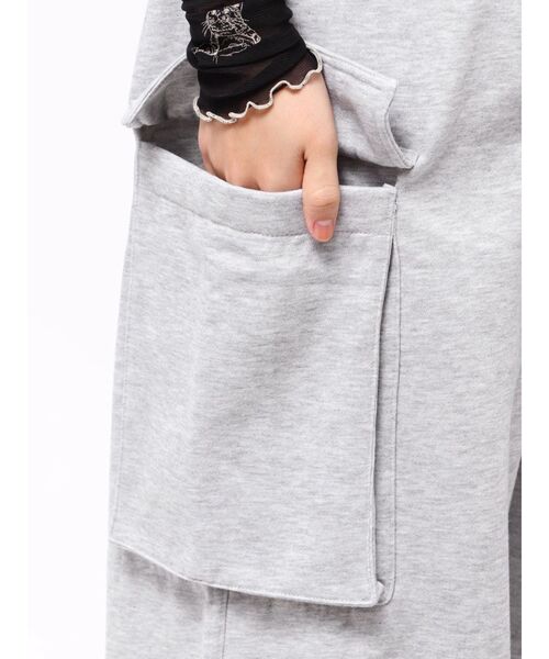 MURUA（ムルーア）の「Sarah×MURUAスウェットカーゴパンツ（スウェットパンツ・レディース・グレー/ダークグレー・FREE）」の12枚目の写真