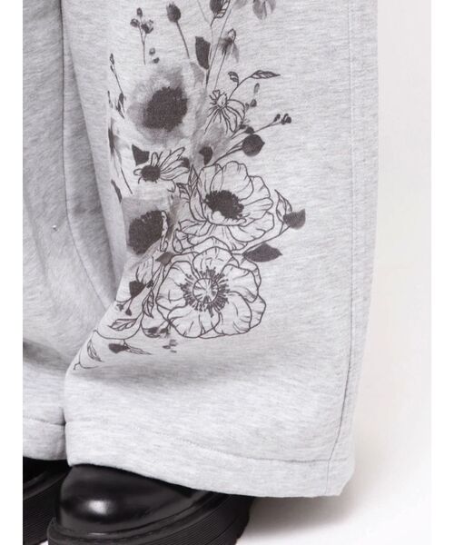 MURUA（ムルーア）の「Sarah×MURUAスウェットカーゴパンツ（スウェットパンツ・レディース・グレー/ダークグレー・FREE）」の13枚目の写真