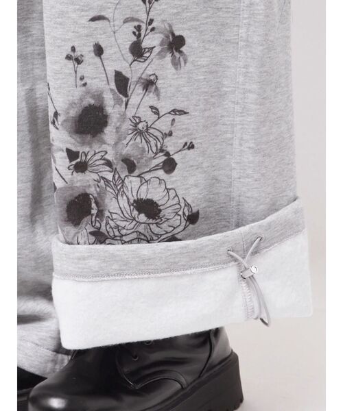 MURUA（ムルーア）の「Sarah×MURUAスウェットカーゴパンツ（スウェットパンツ・レディース・グレー/ダークグレー・FREE）」の14枚目の写真