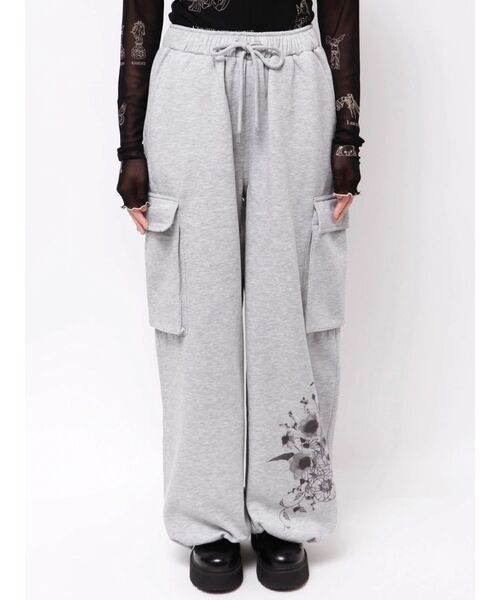 MURUA（ムルーア）の「Sarah×MURUAスウェットカーゴパンツ（スウェットパンツ・レディース・グレー/ダークグレー・FREE）」の16枚目の写真