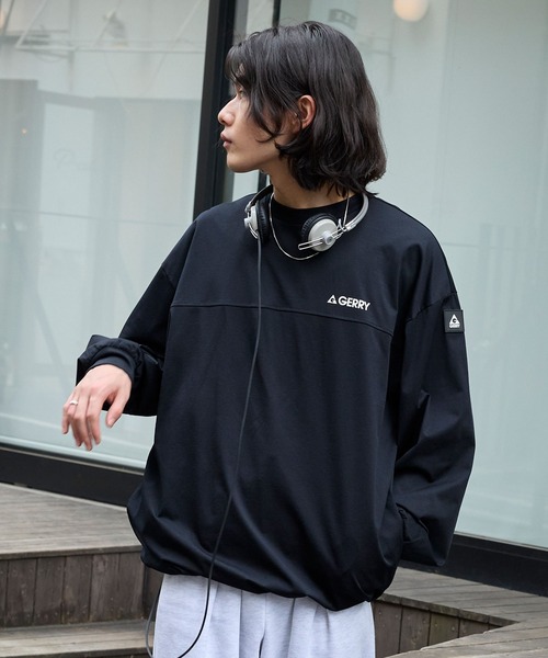 GERRY（ジェリー）の「GERRY/ジェリー 別注 <吸水速乾/UVカット/イージケア> ロゴワッペン ドロスト オーバーサイズ ファンクショナルファブリック長袖Tシャツ（Tシャツ/カットソー・メンズ・グレー系/スミクロ/ネイビー/ブラウン系/ブラック/ライトグレー・L/M/S/XL）」の8枚目の写真