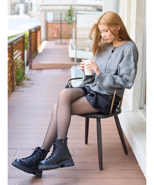 tutuanna（チュチュアンナ）の「まるで素肌のようなフェイクタイツクリア美脚80デニール（タイツ/ストッキング・レディース・ライトベージュ/ブラック/ブラック系その他5/ベージュ系7/ベージュ系6・L-XL/M-L/S-M）」の11枚目の写真