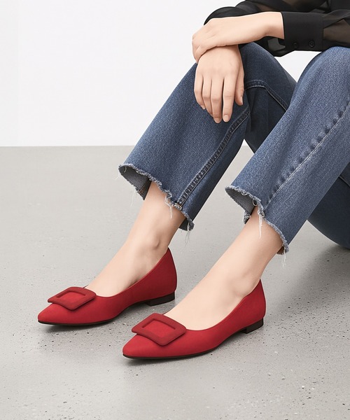 MAMIAN（マミアン）の「バックル付き スクエアトゥ フラットパンプス（パンプス・レディース・ネイビー/レッド/チャコールグレー/グレイッシュベージュ/ブラック・24.0cm/24.5cm/23.0cm/23.5cm/22.5cm/25.0cm）」の5枚目の写真