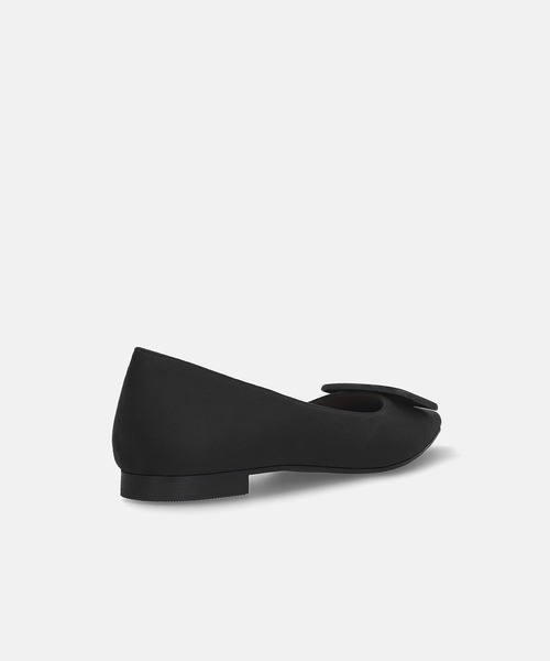 MAMIAN（マミアン）の「バックル付き スクエアトゥ フラットパンプス（パンプス・レディース・ネイビー/レッド/チャコールグレー/グレイッシュベージュ/ブラック・24.0cm/24.5cm/23.0cm/23.5cm/22.5cm/25.0cm）」の10枚目の写真