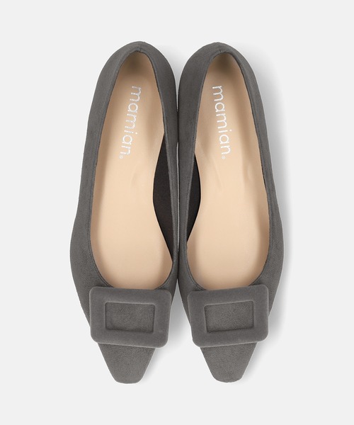 MAMIAN（マミアン）の「バックル付き スクエアトゥ フラットパンプス（パンプス・レディース・ネイビー/レッド/チャコールグレー/グレイッシュベージュ/ブラック・24.0cm/24.5cm/23.0cm/23.5cm/22.5cm/25.0cm）」の17枚目の写真