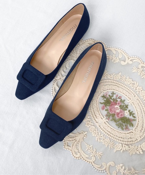 MAMIAN（マミアン）の「バックル付き スクエアトゥ フラットパンプス（パンプス・レディース・ネイビー/レッド/チャコールグレー/グレイッシュベージュ/ブラック・24.0cm/24.5cm/23.0cm/23.5cm/22.5cm/25.0cm）」の7枚目の写真