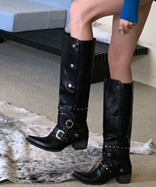 lilful（リルフル）の「【2WAY】Y2K 足首ベルト付き サイドボタンデザイン 折り返し ヒールロングブーツ（ブーツ・レディース・ブラック・M/L）」の5枚目の写真