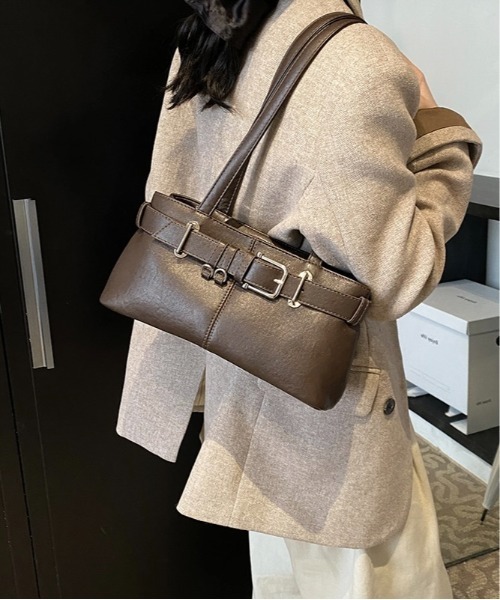 Burner(バーナー)の「【OKUOKU 0909】ベルトデザインショルダーバッグ oku-bag-24-32【GBT】(ショルダーバッグ・レディース・ブラック/ブラウン/ダークブラウン・FREE)」の1枚目の写真