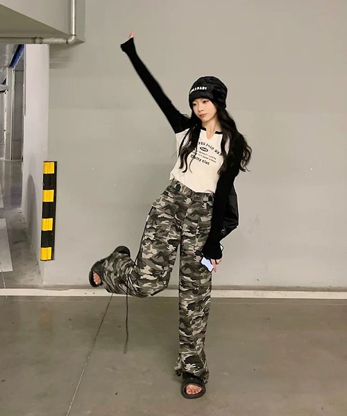 shopnikoniko(ショップニコニコ)の「ラグランTシャツ 長袖 ロンT ラグラン スリットネック ラグランロンT(Tシャツ/カットソー・レディース・グリーン/ブラック/ブラウン・フリー)」の5枚目の写真
