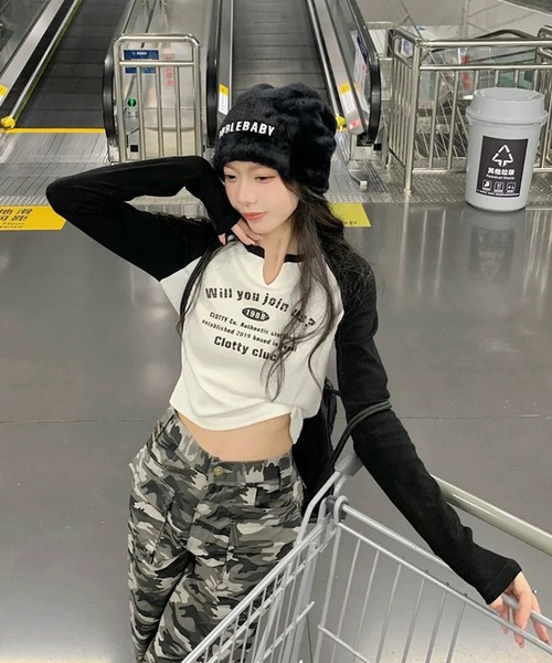 shopnikoniko(ショップニコニコ)の「ラグランTシャツ 長袖 ロンT ラグラン スリットネック ラグランロンT(Tシャツ/カットソー・レディース・グリーン/ブラック/ブラウン・フリー)」の6枚目の写真