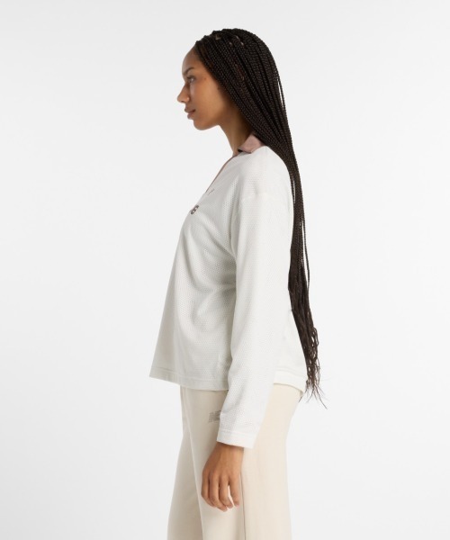 NEW BALANCE(ニューバランス)の「New Balance Mesh Jersey Long Sleeve(ニューバランス メッシュ ジャージー ロングスリーブ)(Tシャツ/カットソー・レディース・ベージュ系/ネイビー系・SMALL/MEDIUM/LARGE)」の3枚目の写真