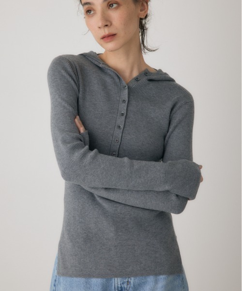 crie conforto(クリーコンフォルト)の「バラクラバニット 秋服 / 冬服 / 長袖 / フード有り(ニット/セーター・レディース・グレー/ライトイエロー/オフホワイト/ブラック・FREE)」の1枚目の写真