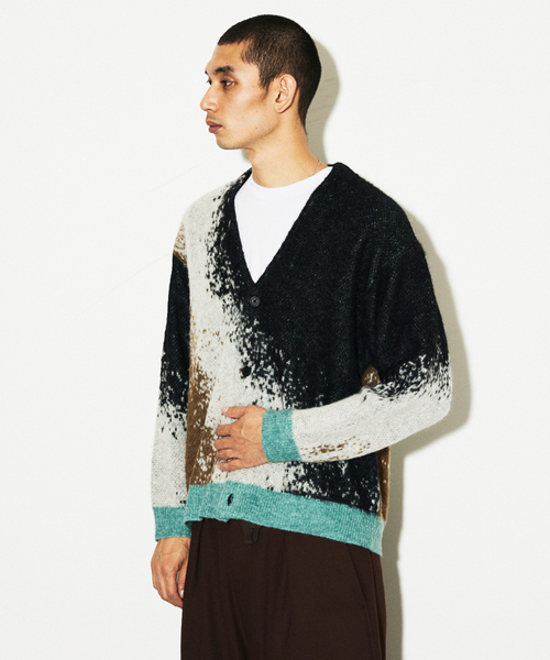 JOURNAL STANDARD（ジャーナルスタンダード）の「モヘア ミックス グラデーション カーディガン（カーディガン/ボレロ・メンズ・ベージュ/ブラック/カーキ/ネイビー・LARGE/MEDIUM）」の13枚目の写真