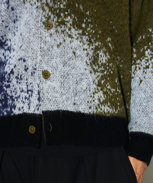 JOURNAL STANDARD（ジャーナルスタンダード）の「モヘア ミックス グラデーション カーディガン（カーディガン/ボレロ・メンズ・ベージュ/ブラック/カーキ/ネイビー・LARGE/MEDIUM）」の8枚目の写真