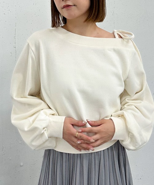 archives(アルシーヴ)の「肩リボンワンショルスウェット(Tシャツ/カットソー・レディース・ブラウン/グレー/ブラック/アイボリー・MEDIUM)」の1枚目の写真