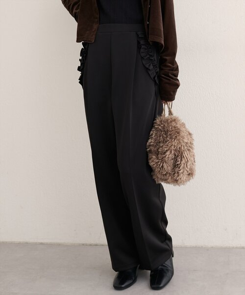 natural couture（ナチュラルクチュール）の「【WEB限定】ポケットフリルタックパンツ（スラックス・レディース・ネイビー/グレイッシュベージュ/ブラック・FREE）」の4枚目の写真