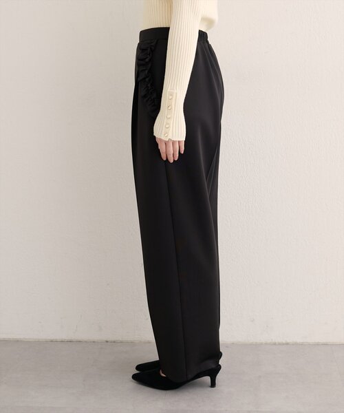 natural couture（ナチュラルクチュール）の「【WEB限定】ポケットフリルタックパンツ（スラックス・レディース・ネイビー/グレイッシュベージュ/ブラック・FREE）」の9枚目の写真