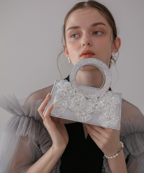 Leja(レジャ)の「【LEJA】フラワービジューラウンドハンドル2wayバッグ結婚式 パーティー 成人式 二次会 同窓会 お呼ばれ オケージョン 20代 30代(ハンドバッグ・レディース・シルバー/ブラック・FREE)」の2枚目の写真