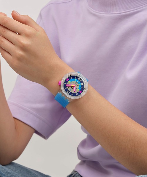 SWATCH(スウォッチ)の「SWATCH NEON HIELO(アナログ腕時計・レディース・クリア・FREE)」の4枚目の写真