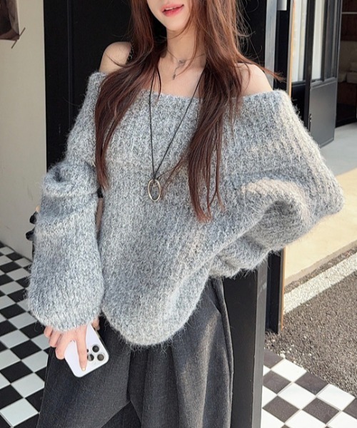 FREE STYLISTS(フリー スタイリスト)の「YUGA_YGMC Off-the-shoulder knit sweater(ニット/セーター・レディース・ライトグレー/オフホワイト・FREE)」の13枚目の写真
