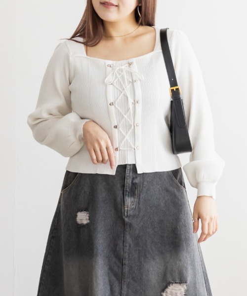 CLETTE(クレット)の「CLETTEオリジナルスクエアネックレースアップニット(ニット/セーター・レディース・ホワイト/ブルー/チャコールグレー・LL/3L/4L)」の1枚目の写真