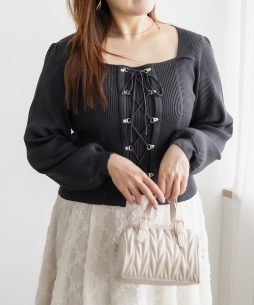 CLETTE(クレット)の「CLETTEオリジナルスクエアネックレースアップニット(ニット/セーター・レディース・ホワイト/ブルー/チャコールグレー・LL/3L/4L)」の8枚目の写真