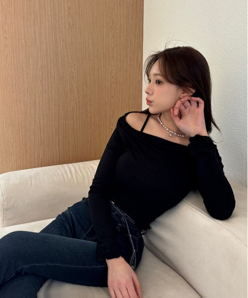 Vini（ヴィニ）の「キャミ風オフショルダー トップス（Tシャツ/カットソー・レディース・ブラック/アイボリー・MEDIUM）」の17枚目の写真