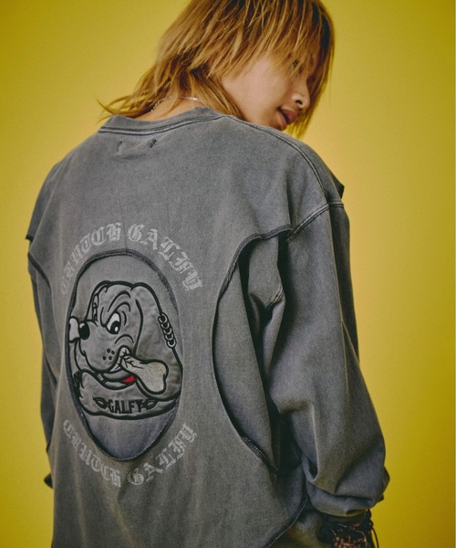 【GALFY/ガルフィー】穴の向こうにわんちゃんロンTee セール】GALFY-穴の向こうにわんちゃんロンTee（Tシャツ/カットソー