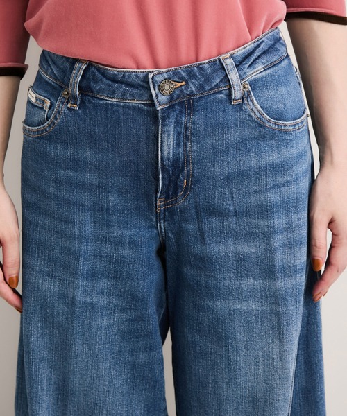 GUESS JEANS(ゲスジーンズ)の「【GUESS(ゲス)】WIDE LEG TWISTED(デニムパンツ・レディース・ブルー系その他3/ブルー系その他5・L/M/S)」の8枚目の写真