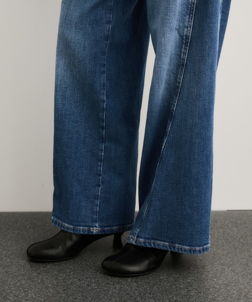 GUESS JEANS(ゲスジーンズ)の「【GUESS(ゲス)】WIDE LEG TWISTED(デニムパンツ・レディース・ブルー系その他3/ブルー系その他5・L/M/S)」の12枚目の写真