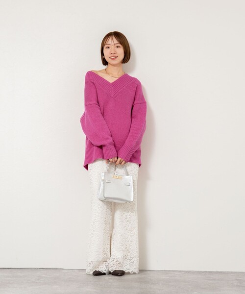 NOLLEY’S Sophi（ノーリーズソフィ）の「ブライト紡毛Vネックプルオーバー（ニット/セーター・レディース・ピンク/オフホワイト/グレー・38）」の13枚目の写真