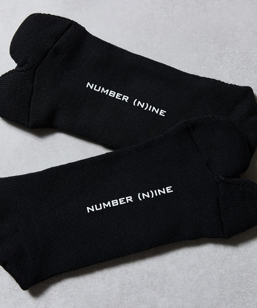 NUMBER (N)INE（ナンバーナイン）の「100% FINE COTTON PLAIN 2 PACK RIB TABI SOCKS / ファイン コットン100% プレーン 2パック リブ 足袋 ソックス（ソックス/靴下・メンズ・ホワイト/ブラック・25～27cm）」の3枚目の写真