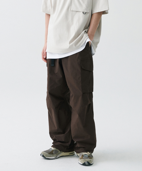 MUSINSA STANDARD（ムシンサスタンダード）の「[シティレジャー] NP ワイドベルト付きカーゴパンツ [バロックブラウン]（その他パンツ・メンズ・その他・40/38/42/36/34/32/30/31/33/26/27/28/29）」の2枚目の写真