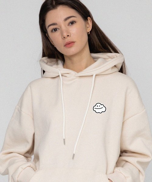 GRAVER（グレーバー）の「[ユニセックス]スモール雲スマイルフードパーカー_クリーム（パーカー・レディース・アイボリー・SMALL/MEDIUM/LARGE/X-LARGE）」の2枚目の写真