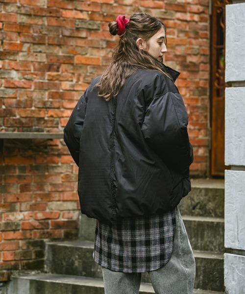 GEORGE'S（ジョージズ）の「スタンド中綿ブルゾン（ブルゾン・レディース・ブラック/ベージュ/オフホワイト・SMALL/MEDIUM）」の4枚目の写真