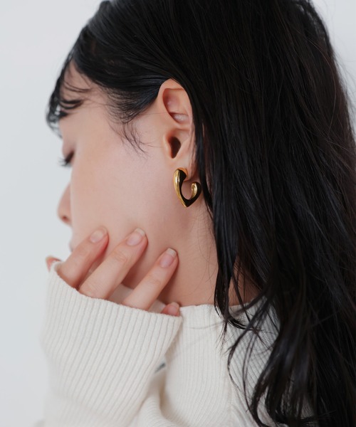 LIAN（リアン）の「ハートフープピアス（ピアス（両耳用）・レディース・シルバー/ゴールド・FREE）」の3枚目の写真
