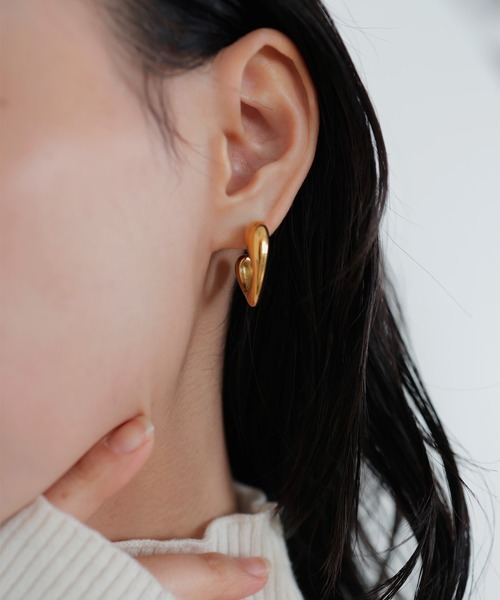 LIAN（リアン）の「ハートフープピアス（ピアス（両耳用）・レディース・シルバー/ゴールド・FREE）」の4枚目の写真