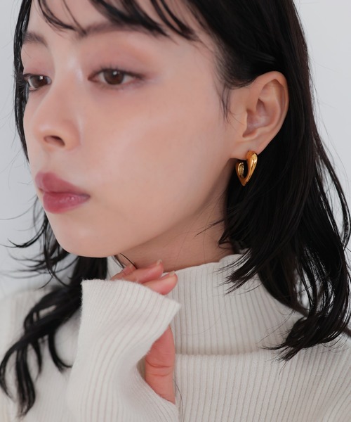 LIAN（リアン）の「ハートフープピアス（ピアス（両耳用）・レディース・シルバー/ゴールド・FREE）」の6枚目の写真