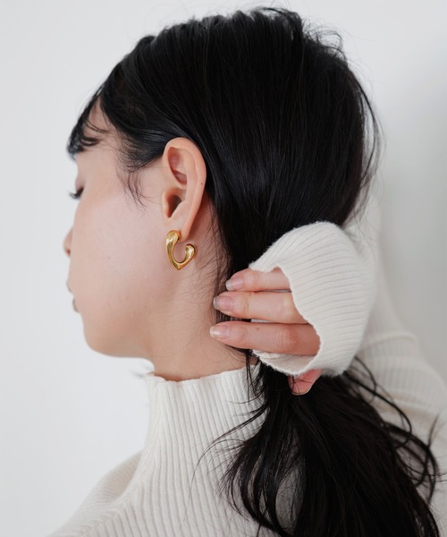 LIAN（リアン）の「ハートフープピアス（ピアス（両耳用）・レディース・シルバー/ゴールド・FREE）」の7枚目の写真