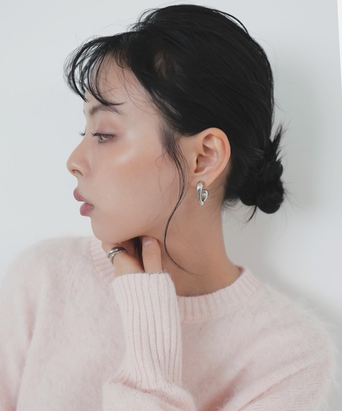 LIAN（リアン）の「ハートフープピアス（ピアス（両耳用）・レディース・シルバー/ゴールド・FREE）」の8枚目の写真