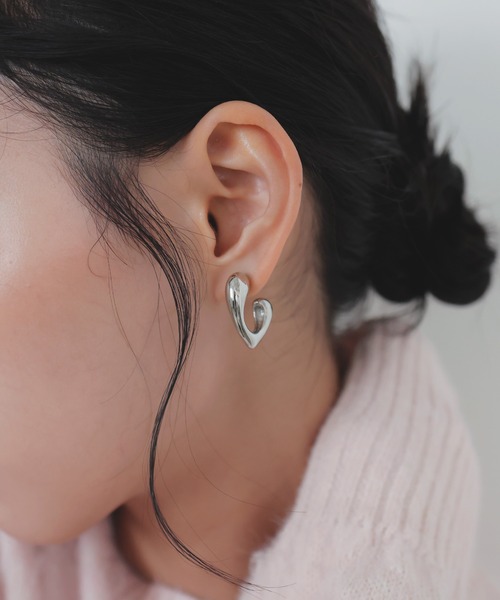 LIAN（リアン）の「ハートフープピアス（ピアス（両耳用）・レディース・シルバー/ゴールド・FREE）」の9枚目の写真