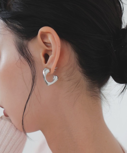 LIAN（リアン）の「ハートフープピアス（ピアス（両耳用）・レディース・シルバー/ゴールド・FREE）」の11枚目の写真