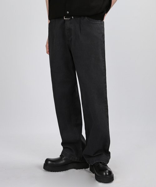 VERYVAIN(ベリベーン)の「ONETUCK WIDE DENIM (WASHED BLACK)(デニムパンツ・メンズ・その他・SMALL/MEDIUM/LARGE)」の1枚目の写真