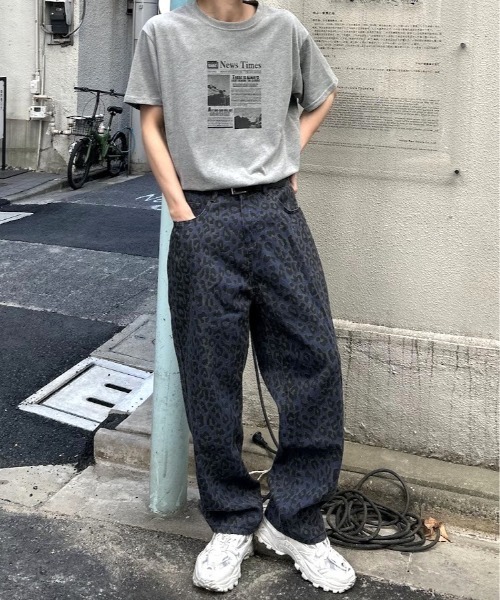 B.R.U(ブル)の「ニュースタイムズプリントTシャツ(Tシャツ/カットソー・メンズ・ホワイト/ネイビー/グレー/カーキ・FREE)」の5枚目の写真