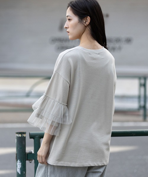 Munich（ミューニック）の「裏毛×チュールラッフルスリーブトップス（Tシャツ/カットソー・レディース・ホワイト/グレイッシュベージュ/ブラック・FREE）」の6枚目の写真