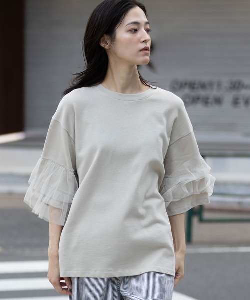 Munich（ミューニック）の「裏毛×チュールラッフルスリーブトップス（Tシャツ/カットソー・レディース・ホワイト/グレイッシュベージュ/ブラック・FREE）」の4枚目の写真