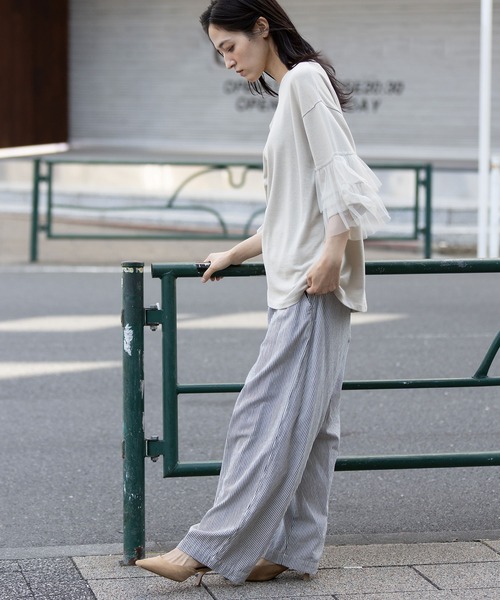 Munich（ミューニック）の「裏毛×チュールラッフルスリーブトップス（Tシャツ/カットソー・レディース・ホワイト/グレイッシュベージュ/ブラック・FREE）」の8枚目の写真