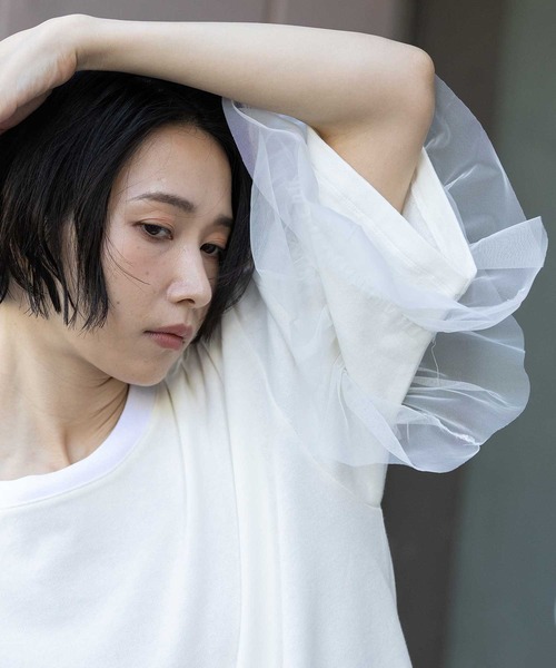Munich（ミューニック）の「裏毛×チュールラッフルスリーブトップス（Tシャツ/カットソー・レディース・ホワイト/グレイッシュベージュ/ブラック・FREE）」の15枚目の写真