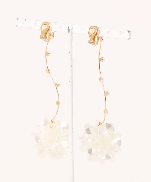 tone（トーン）の「【charme by pimo 】フラワーボール ホワイト ビーズ ピアス(MA)（ピアス（両耳用）・レディース・ホワイト・FREE）」の2枚目の写真